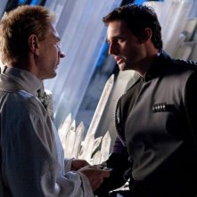 Jor-El (Julian Sands) e Zod (Callum Blue) discutono in una scena dell'episodio Kandor di Smallville