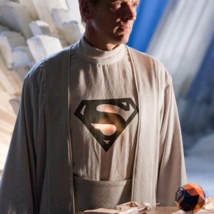 La guest-star Julian Sands interpreta Jor-El in una scena dell'episodio Kandor di Smallville