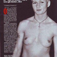 GF10, Una immagine di Gabriele Belli a seno nudo, quando era ancora donna, pubblicata da Chi.