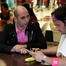 Luca Medici in una scena di Cado dalle nubi, incentrato sul personaggio di Checco Zalone