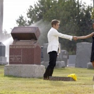 Melrose Place: Shaun Sipos e Laura Leighton in un momento dell'episodio Gower