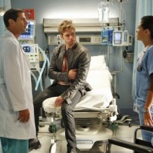 Melrose Place Thomas Calabro Shaun Sipos E Stephanie Jacobsen In Una Scena Dell Episodio Shoreline 137032