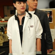 Una sequenza dell'episodio Power Down di Navy NCIS con Mark Harmon e Pauley Perrette