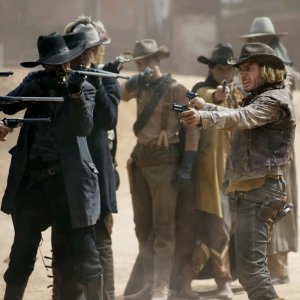 Michaël Youn è Billy The Kid in una scena d'azione del film Lucky Luke