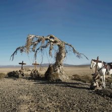Una scena del film Lucky Luke con Lucky Luke (Jean Dujardin) e Jolly Jumper