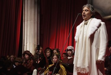 Andrea Bocelli alla premiere londinese di A Christmas Carol