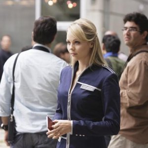 V: Laura Vandervoort in una scena dell'episodio A Bright New Day