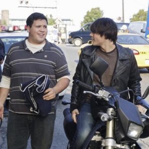 V: Logan Huffman e Jesse Wheeler in una scena dell'episodio A Bright New Day