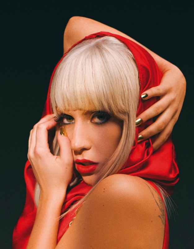 Un Immagine Promo Di Lady Gaga In Rosso 137342