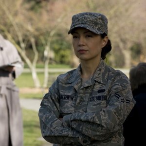 Ming-Na in divisa in un momento dell'episodio Earth di Stargate Universe