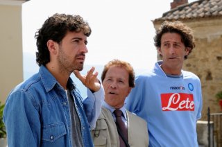 Alessandro Siani con Giacomo Rizzo e Nando Paone nel film Benvenuti al Sud (2009)