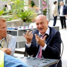 Claudio Bisio con Giacomo Rizzo nel film Benvenuti al Sud (2009)