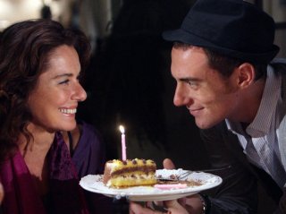 Elio Germano con Monica Guerritore nel dramma 'La bella gente'.