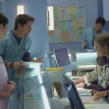 FlashForward: Peyton List, Sonya Walger e Zachary Knighton nell'episodio The Gift