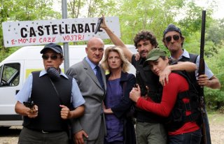 Foto di gruppo per il cast di Benvenuti al Sud: Giacomo Rizzo,Claudio Bisio, Angela Finocchiaro, Alessandro Siani,Valentina Lodovini e Nando Paone