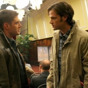 Supernatural: Jensen Ackles e Jared Padalecki in una scena dell'episodio The Real Ghostbusters