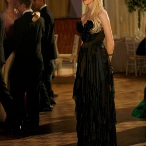 L'elegantissima Jenny (Taylor Momsen) al Cotillion nell'episodio They Shoot Humphreys, Don't They? di Gossip Girl