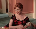 La star di Mad Men Christina Hendricks annuncia il suo fidanzamento