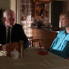 Mad Men: January Jones e Ryan Cutrona nell'episodio The Arrangements