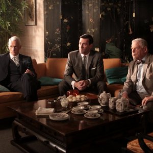 Mad Men: John Slattery, Jon Hamm e Robert Morse nel finale della stagione 3