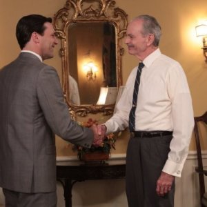 Mad Men: Jon Hamm e Chelcie Ross nell'episodio Guy Walks Into an Advertising Agency
