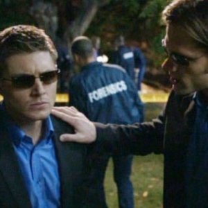 Supernatural: Jensen Ackles e Jared Padalecki prendono in giro le serie procedurali nell'episodio Changing Channels