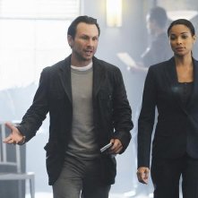 The Forgotten: Christian Slater e Rochelle Aytes nell'episodio Prison Jane