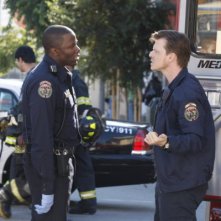 Trauma: Derek Luke e Kevin Rankin in una scena dell'episodio Home Court