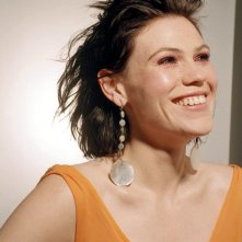 Una sorridente Clea DuVall in una foto promozionale