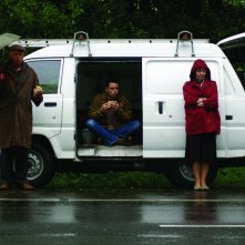 Benjamin Whitrow con Shane Taylor ed Eileen Nicholas nel film Bomber, di Paul Cotter