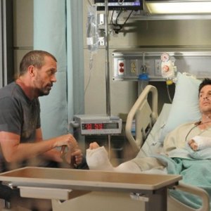 Hugh Laurie in una scena di Brave Heart, dalla sesta stagione di Dr. House: Medical Division