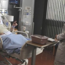 James Earl Jones e Jesse Spencer in una scena tratta da The Tyrant dalla sesta stagione di Dr. House: Medical Division