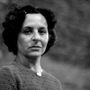 Un intenso primo piano di uno dei protagonisti di Santina (2009)