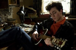 Aaron Johnson in un sequenza di Nowhere Boy