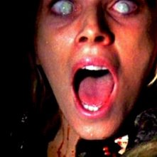 Cinzia Monreale in una inquietante scena del film E tu vivrai nel terrore - L'aldilà ( 1981 )