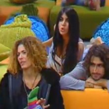 Grande Fratello 10: Veronica, Davide e Diletta durante il gioco della bottiglia