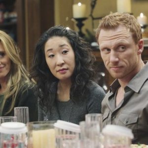 Grey's Anatomy: Kim Raver, Sandra Oh e Kevin McKidd nell'episodio Holidaze