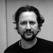 il regista Sebastian Gutierrez sul set di Women in Trouble