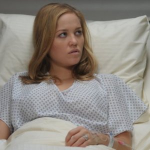 Mercy: Erika Christensen nell'episodio Destiny, Meet My Daughter, Veronica