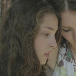 Olivia Thirlby e Lynn Collins in una scena del film Uncertainty (2008)