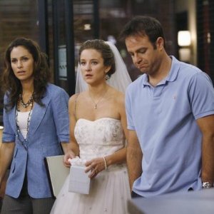 Private Practice: Paul Adelstein, Hallee Hirsh ed Amy Brenneman in una scena dell'episodio The Hard Part