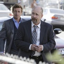 The Mentalist: Simon Baker e Terry Kinney nell'episodio Red Bulls