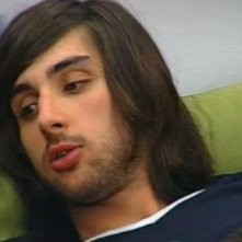 Grande Fratello 10: chiacchiere e relax a letto per Tullio Tomasino