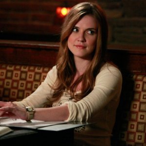 Jenna (Sara Canning) nell'episodio History Repeating di The Vampire Diaries