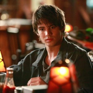 Jeremy (Steven R. McQueen) in una scena dell'episodio History Repeating di The Vampire Diaries