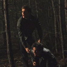 Paul Wesley Soccorre Ian Somerhalder Nel Bosco Nell Episodio History Repeating Di The Vampire Diaries 138426