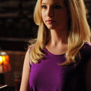 Caroline (Candice Accola) in una sequenza dell'episodio 162 Candles di The Vampire Diaries