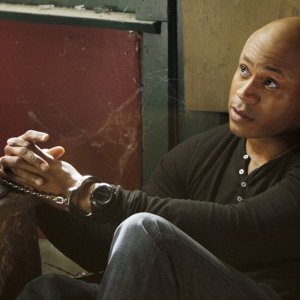 LL Cool J è Sam ammanettato, in una scena della puntata Ambush di NCIS: Los Angeles