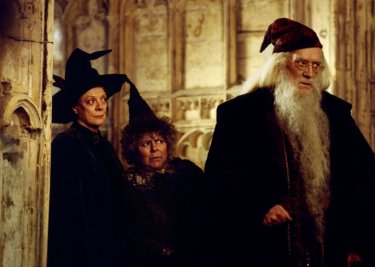 Maggie Smith, Miriam Margolyes e Richard Harris in una scena di Harry Potter e la camera dei segreti