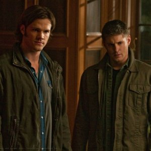 Supernatural: Jared Padalecki e Jensen Ackles in una scena dell'episodio Abandon All Hope...